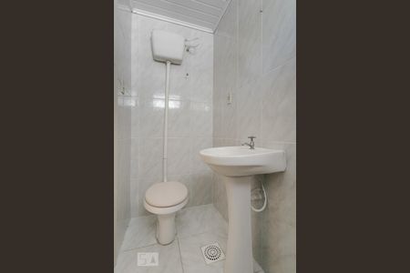 Banheiro de apartamento para alugar com 1 quarto, 37m² em Rubem Berta, Porto Alegre