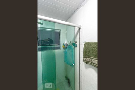 Banheiro de apartamento à venda com 2 quartos, 55m² em Cristal, Porto Alegre