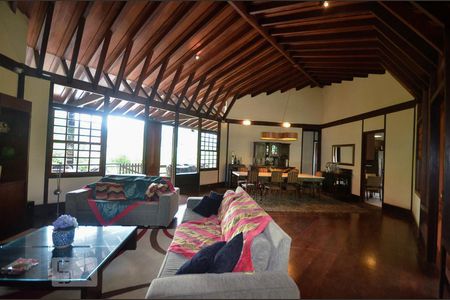 Sala de casa de condomínio à venda com 4 quartos, 379m² em Badu, Niterói