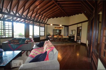 Sala de casa de condomínio à venda com 4 quartos, 379m² em Badu, Niterói