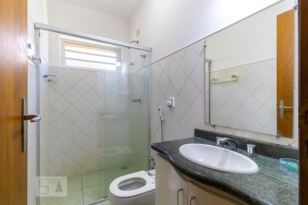 Banheiro da suíte 1 de casa para alugar com 3 quartos, 157m² em Dae, Campinas