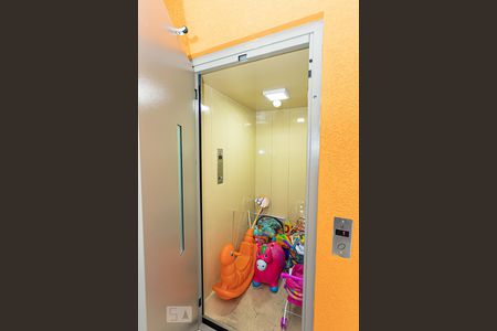 Elevador - interno de casa à venda com 4 quartos, 250m² em Vila Bonilha, São Paulo