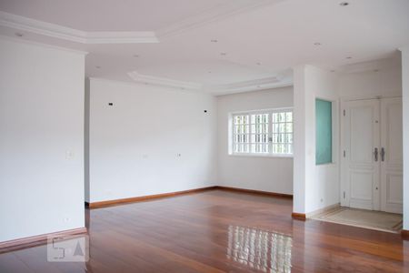 Casa à venda com 395m², 4 quartos e 8 vagasSala