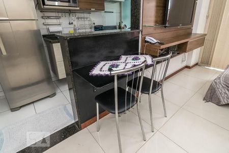 Sala - Cadeiras de apartamento para alugar com 2 quartos, 56m² em Penha, Rio de Janeiro