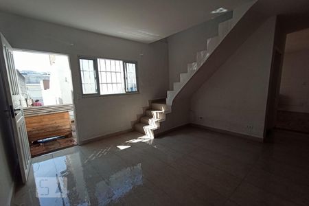 Sala de casa para alugar com 2 quartos, 100m² em Vila Antonieta, São Paulo