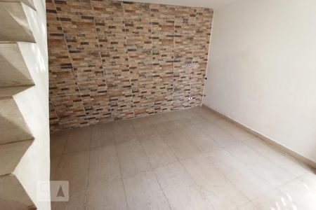 Sala de casa para alugar com 2 quartos, 100m² em Vila Antonieta, São Paulo