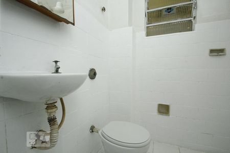 Banheiro de kitnet/studio para alugar com 1 quarto, 19m² em Centro, Rio de Janeiro