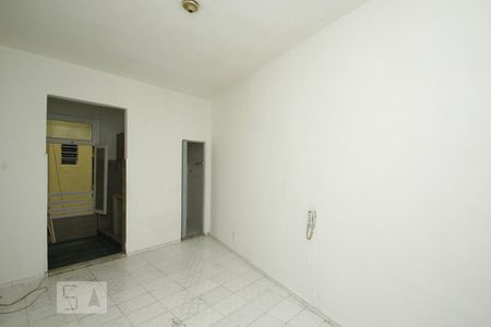 Sala/Quarto de kitnet/studio para alugar com 1 quarto, 19m² em Centro, Rio de Janeiro