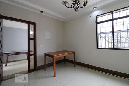 Sala de casa para alugar com 3 quartos, 180m² em Jardim Caravelas, São Paulo