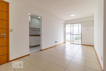 Sala de apartamento para alugar com 3 quartos, 76m² em Jacarepaguá, Rio de Janeiro