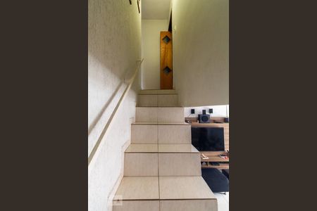 Escada de casa para alugar com 3 quartos, 80m² em Vila Prudente, São Paulo