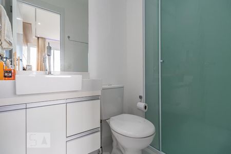 Banheiro de apartamento para alugar com 1 quarto, 49m² em Alphaville Empresarial, Barueri