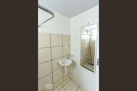 Banheiro de apartamento à venda com 2 quartos, 44m² em Glória, Porto Alegre