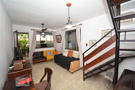 Casa de condomínio à venda com 200m², 2 quartos e 1 vagaSala