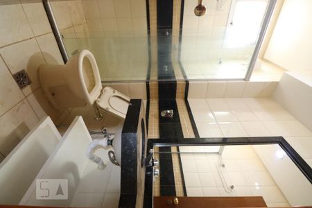 Banheiro da Suíte de apartamento para alugar com 2 quartos, 49m² em Setor Leste Universitário, Goiânia