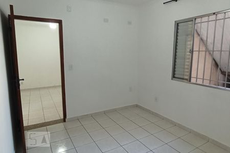 Quarto de casa para alugar com 1 quarto, 60m² em Vila Paulo Silas, São Paulo