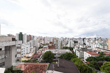 Vista da sala  de apartamento para alugar com 2 quartos, 77m² em Cruzeiro, Belo Horizonte