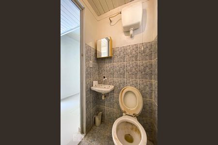 Banheiro de kitnet/studio para alugar com 1 quarto, 15m² em Braz de Pina, Rio de Janeiro