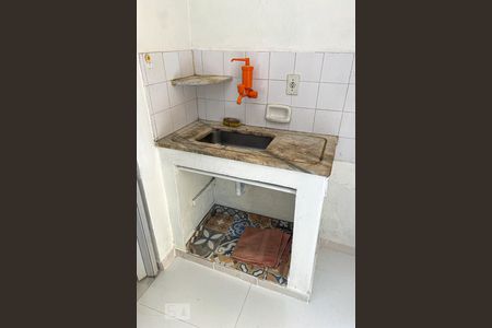 Quarto / Cozinha de kitnet/studio para alugar com 1 quarto, 15m² em Braz de Pina, Rio de Janeiro