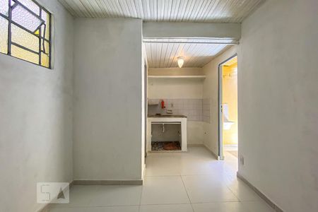 Quarto / Cozinha de kitnet/studio para alugar com 1 quarto, 15m² em Braz de Pina, Rio de Janeiro