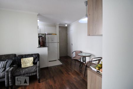 Sala  de apartamento para alugar com 2 quartos, 51m² em Vila Anastácio, São Paulo