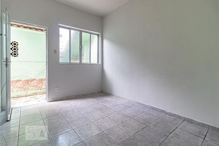 Sala de casa para alugar com 1 quarto, 40m² em Taquara, Rio de Janeiro