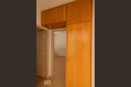 Corredor de apartamento para alugar com 1 quarto, 48m² em Moema, São Paulo