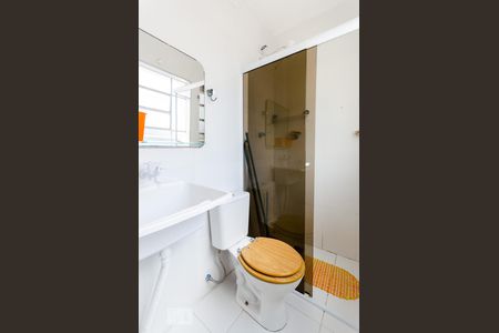 Banheiro suíte de apartamento para alugar com 2 quartos, 33m² em Mirim, Praia Grande