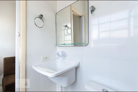 Banheiro suíte de apartamento para alugar com 2 quartos, 33m² em Mirim, Praia Grande