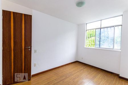 Quarto 2 de apartamento para alugar com 2 quartos, 54m² em Santa Rosa, Niterói