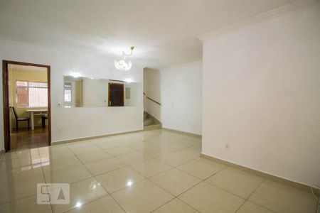 Sala de casa à venda com 5 quartos, 200m² em Vila Gumercindo, São Paulo