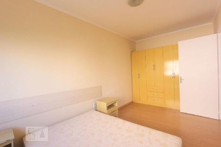 QUARTO 1 de apartamento para alugar com 3 quartos, 80m² em Passo da Areia, Porto Alegre