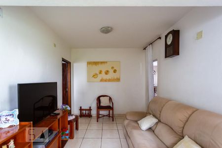 Sala de casa para alugar com 6 quartos, 576m² em Vila Osasco, Osasco