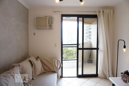 Sala de apartamento para alugar com 3 quartos, 99m² em Barra da Tijuca, Rio de Janeiro