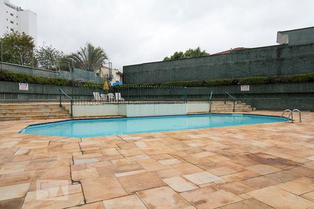 Apartamento à venda com 101m², 3 quartos e 2 vagas Apartamento à venda com 101m², 3 quartos e 2 vagasÁrea comum - Piscina