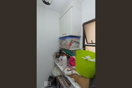 Apartamento à venda com 101m², 3 quartos e 2 vagas Apartamento à venda com 101m², 3 quartos e 2 vagasQuarto de Serviço - Armários