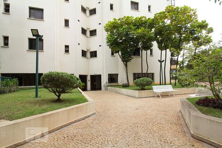 Apartamento à venda com 101m², 3 quartos e 2 vagas Apartamento à venda com 101m², 3 quartos e 2 vagasÁrea Comum - Entrada da Torre B
