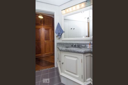 Apartamento à venda com 101m², 3 quartos e 2 vagas Apartamento à venda com 101m², 3 quartos e 2 vagasBanheiro Corredor