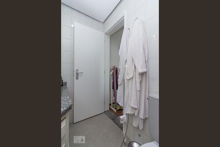 Apartamento à venda com 101m², 3 quartos e 2 vagas Apartamento à venda com 101m², 3 quartos e 2 vagasBanheiro da Suíte