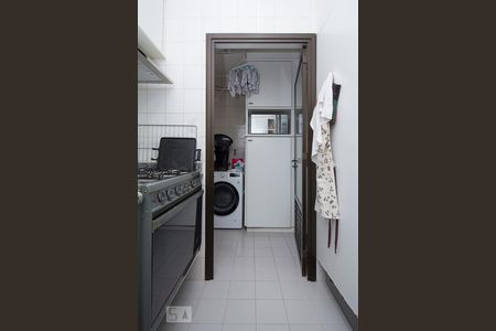 Apartamento à venda com 101m², 3 quartos e 2 vagas Apartamento à venda com 101m², 3 quartos e 2 vagasCozinha e Área de Serviço