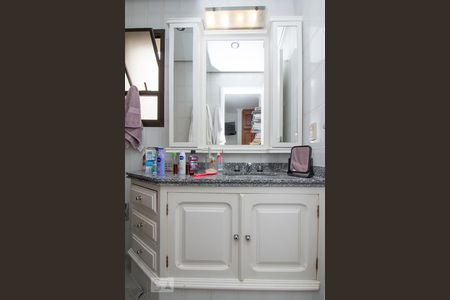 Apartamento à venda com 101m², 3 quartos e 2 vagas Apartamento à venda com 101m², 3 quartos e 2 vagasBanheiro da Suíte