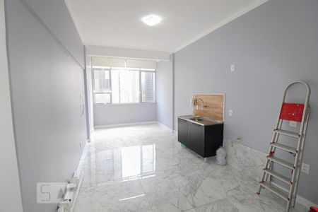 Sala/Quarto de kitnet/studio para alugar com 1 quarto, 30m² em Centro, Rio de Janeiro