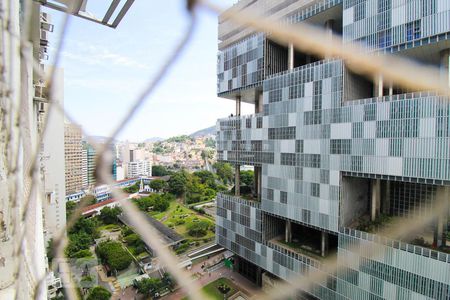 Vista da sala/quarto de kitnet/studio para alugar com 1 quarto, 30m² em Centro, Rio de Janeiro