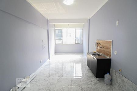 Sala/Quarto de kitnet/studio para alugar com 1 quarto, 30m² em Centro, Rio de Janeiro