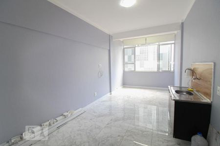 Sala/Quarto de kitnet/studio para alugar com 1 quarto, 30m² em Centro, Rio de Janeiro