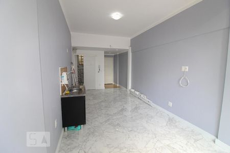 Sala/Quarto de kitnet/studio para alugar com 1 quarto, 30m² em Centro, Rio de Janeiro