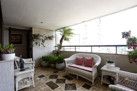 varanda 1 de apartamento à venda com 3 quartos, 355m² em Real Parque, São Paulo