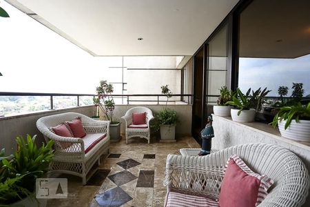 varanda 1 de apartamento à venda com 3 quartos, 355m² em Real Parque, São Paulo