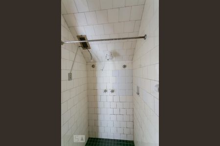 Banheiro de kitnet/studio para alugar com 1 quarto, 26m² em Santo Agostinho, Belo Horizonte