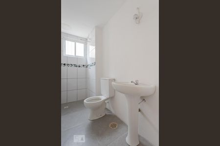 Banheiro de apartamento para alugar com 1 quarto, 42m² em Jardim do Salso, Porto Alegre